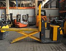 Jungheinrich ECE 320 SH // HH 800 mm / 2.400 mm lange Gabeln Jungheinrich ECE 320 SH // HH 800 mm / 2.400 mm lange Gabeln