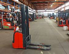Linde L14 // 3.026 Std. / HH 4.800 mm / FH 1.600 mm / Batt. Bj. 2020 / Triplex