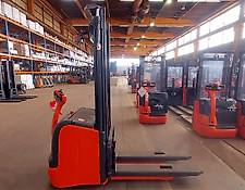 Linde L16 // 2.393 Std. / HH 3.330 mm / Servo