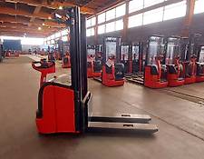 Linde L16 // 334 Std. / HH 2.930 mm / Batt. Bj. 2016 / sehr guter Zustand