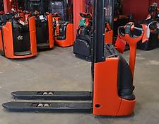 Linde L10 // 448 Std. / HH 1.570 mm / 1.330 mm lange Gabeln