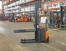 BT SWE 140 // 1.919 Std. / HH 4.810 mm / FH 1.740 mm / Triplex BT SWE 140 // 1.919 Std. / HH 4.810 mm / FH 1.740 mm / Triplex
